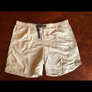 NWT Columbia casual shorts khaki xxl